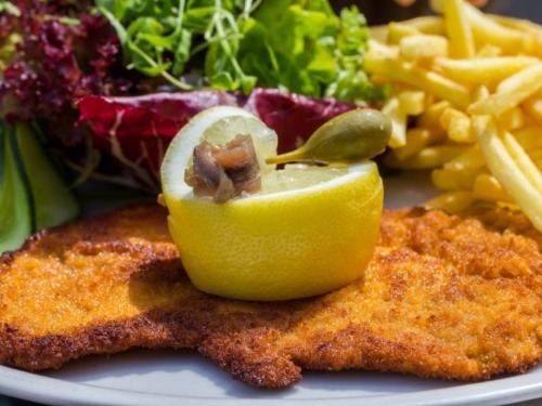 Knuspriges Wiener Schnitzel - Oma Kocht